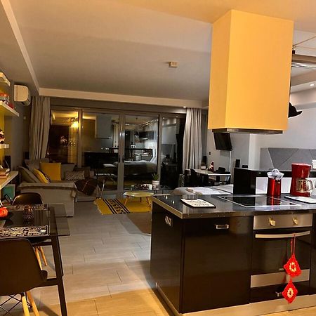 Apartamento Stylish Boutique Loft With Private Balcony Atenas Exterior foto