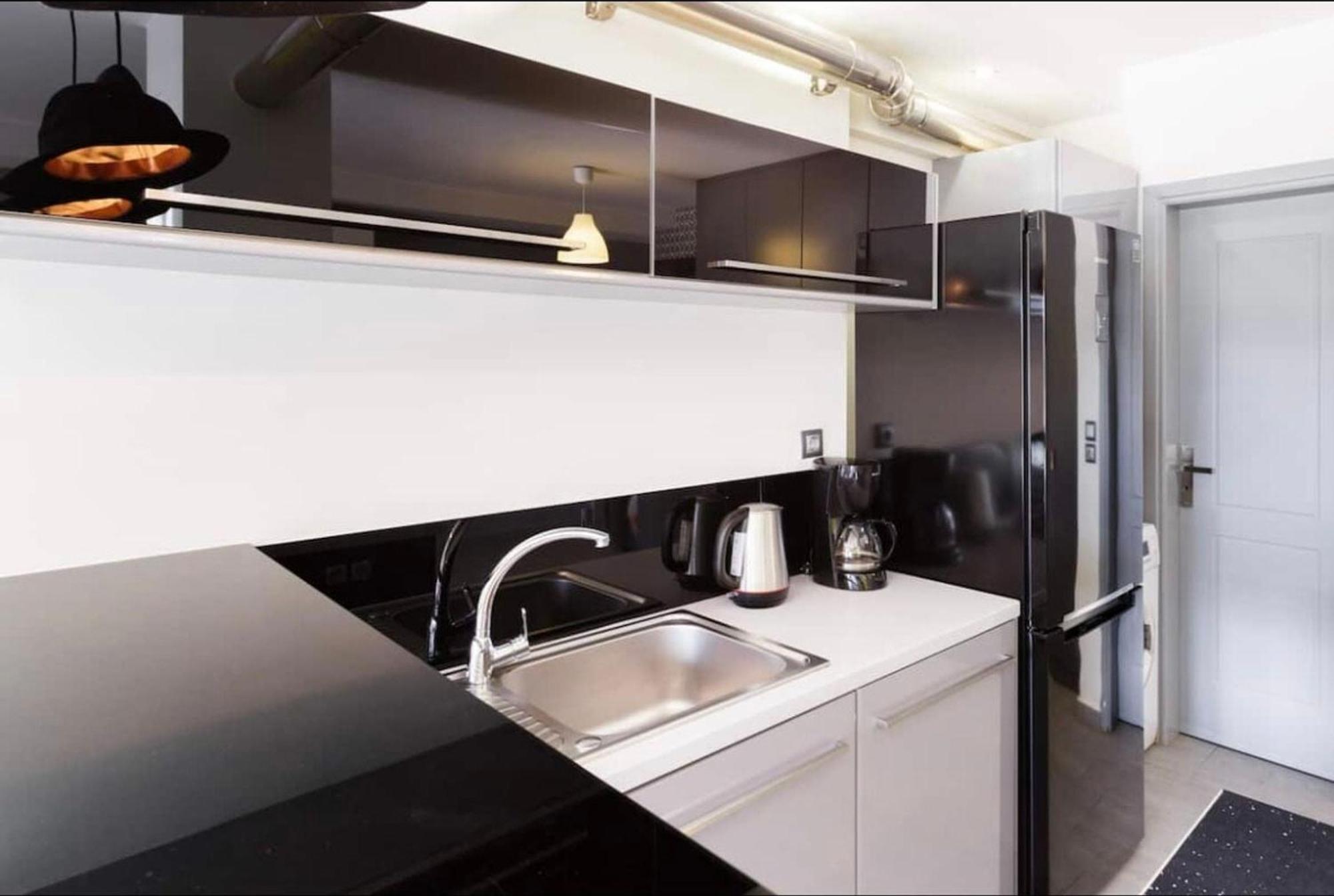 Apartamento Stylish Boutique Loft With Private Balcony Atenas Exterior foto