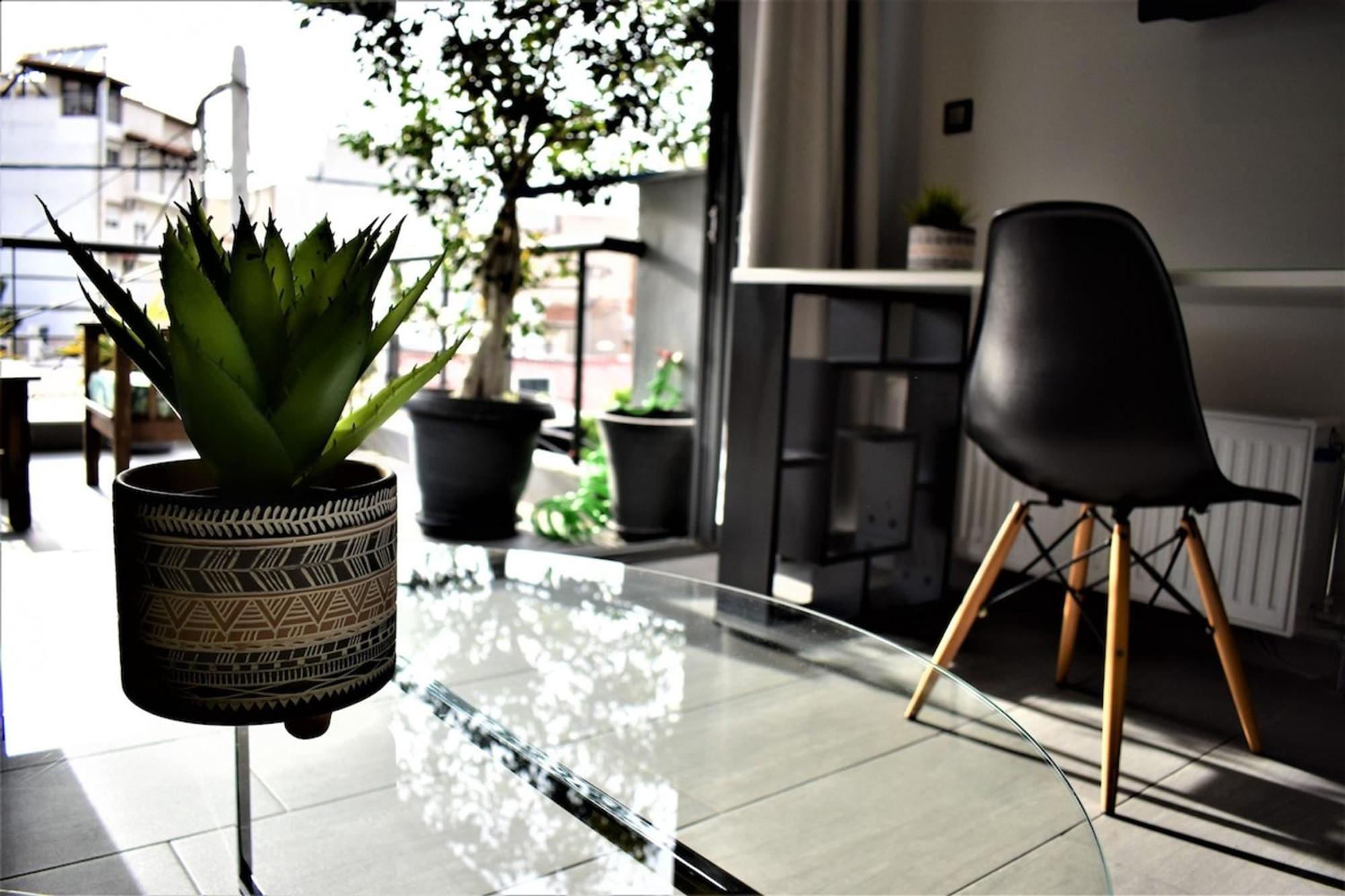 Apartamento Stylish Boutique Loft With Private Balcony Atenas Exterior foto
